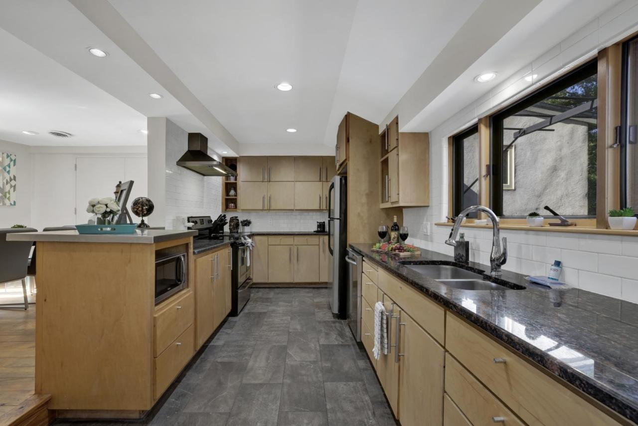 406 Lodge-A: Hot-Tub & 2 Blks To Main St فريدريكسبيرغ المظهر الخارجي الصورة